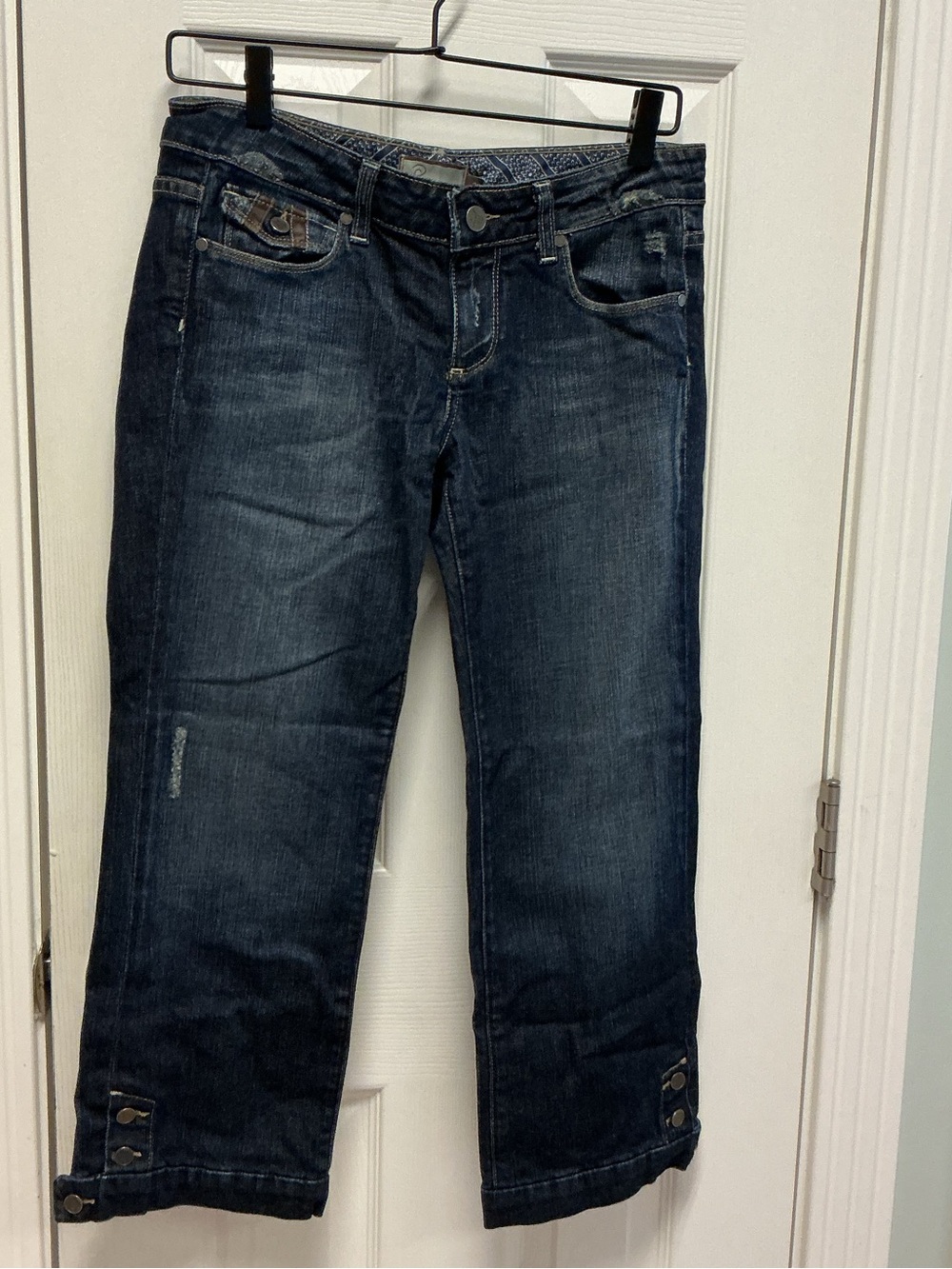 Paige SZ 28 Pair-fax Capri dark Wash pant